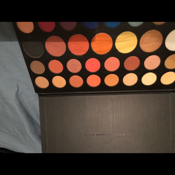 James Charles palette - Picture 3 of 5